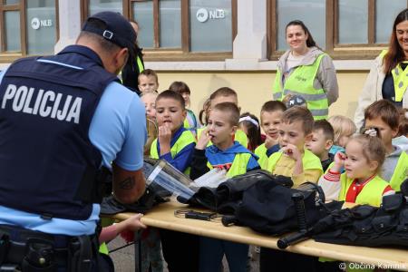 Otroci kamniških šol in vrtcev rajali na Glavnem trgu in se učili o trajnostni mobilnosti (36)